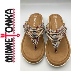Minnetonka Women's Silverthorne 360 Thong Sandals Size 8